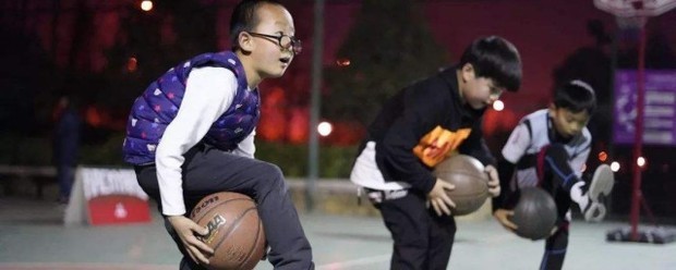 篮球的基础训练动作